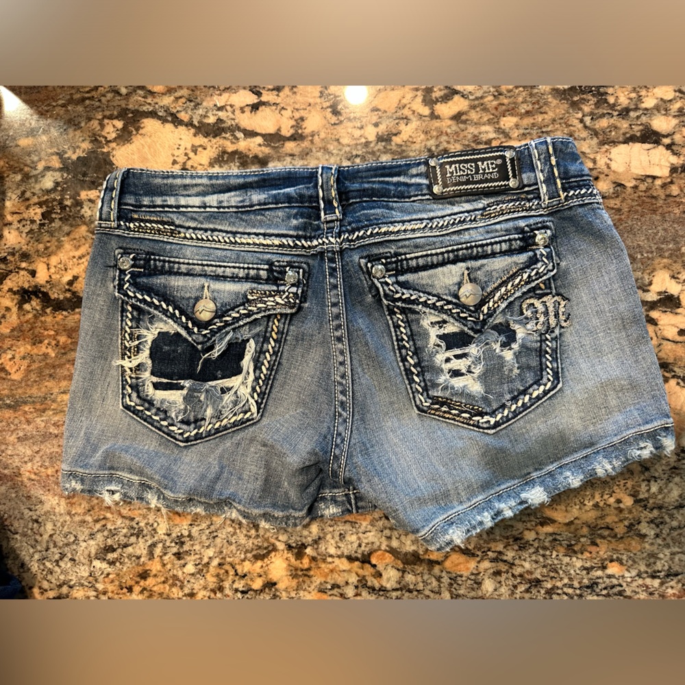 Miss Me Shorts size 30